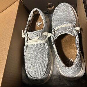 Women’s Ariat Sparkling Grey Hilo’s size 6 with Original box and Never Worn